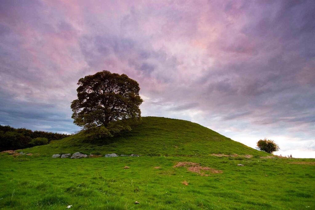 Monumental Ireland - Dowth - Brú na Bóinne