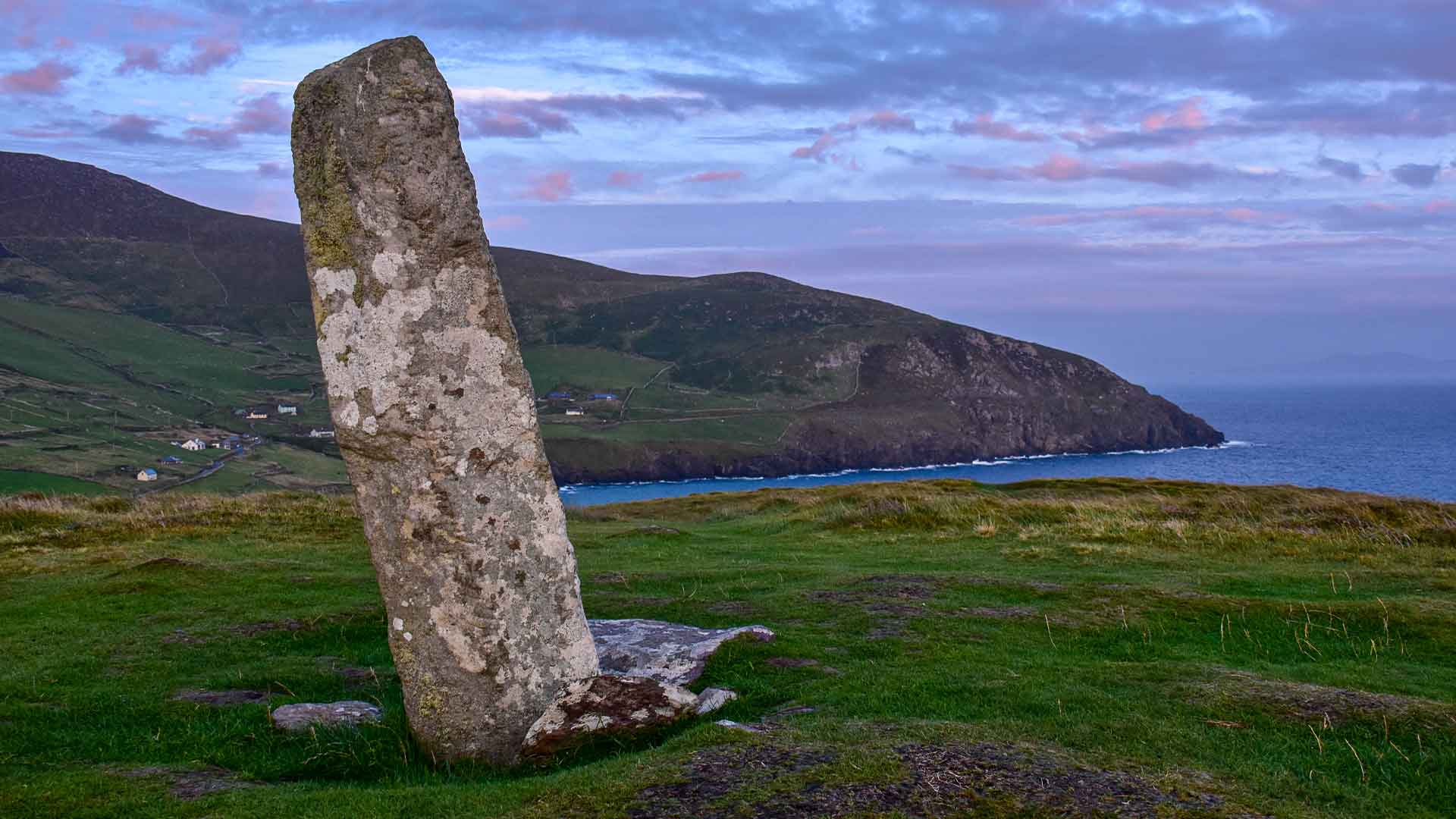 W Coumeenoole Ogham Stone Monumental Ireland