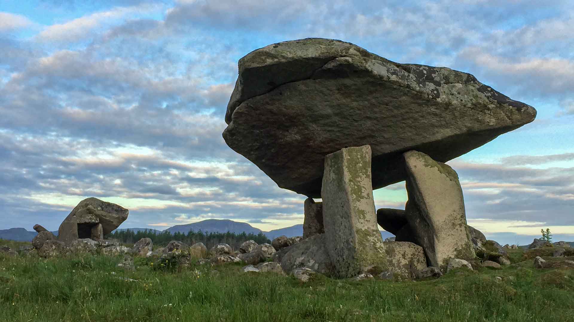 W Kilclooney Dolmen Portal Tomb Monumental Ireland