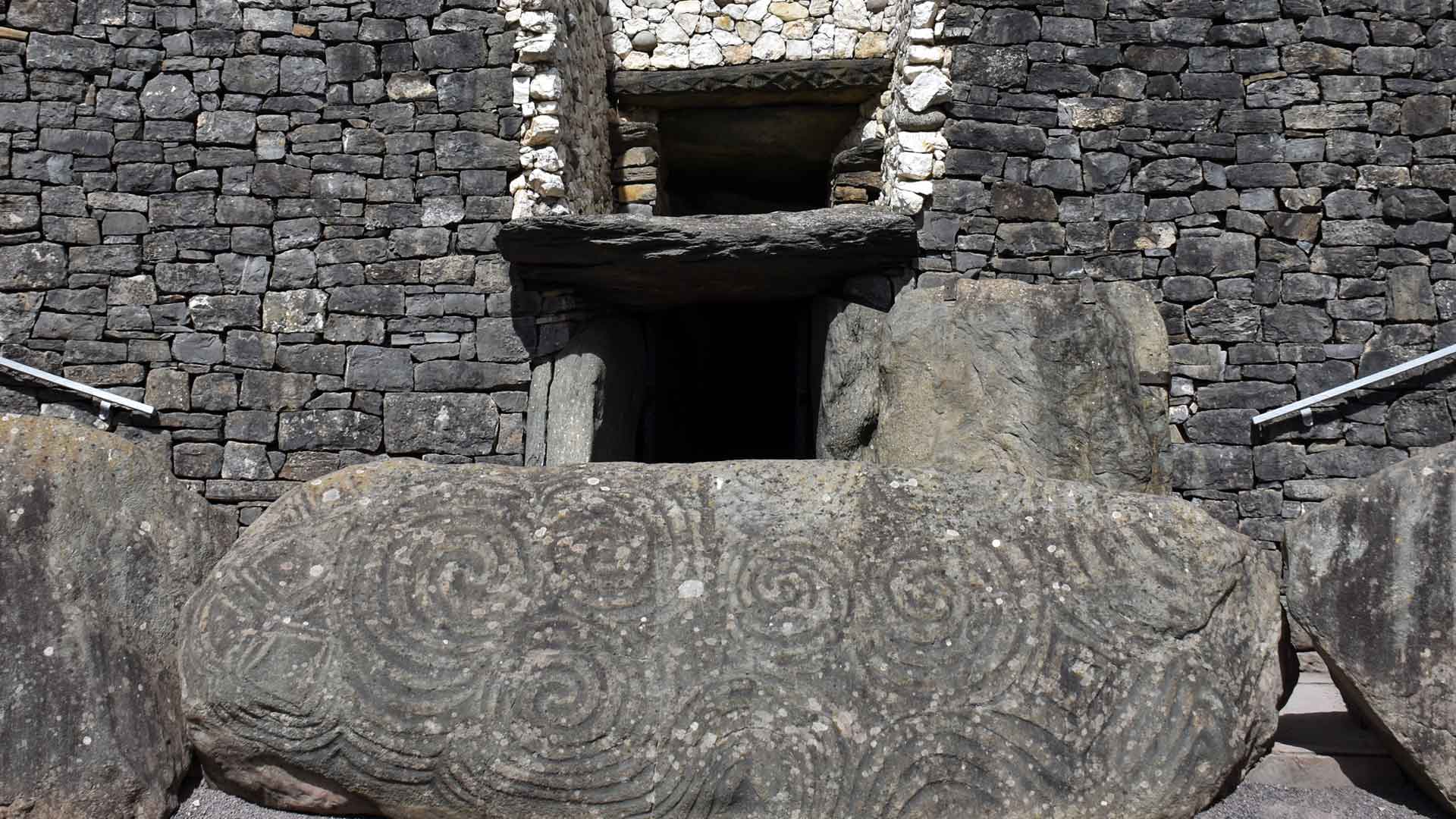 W Newgrange Passage Tomb 1 Monumental Ireland