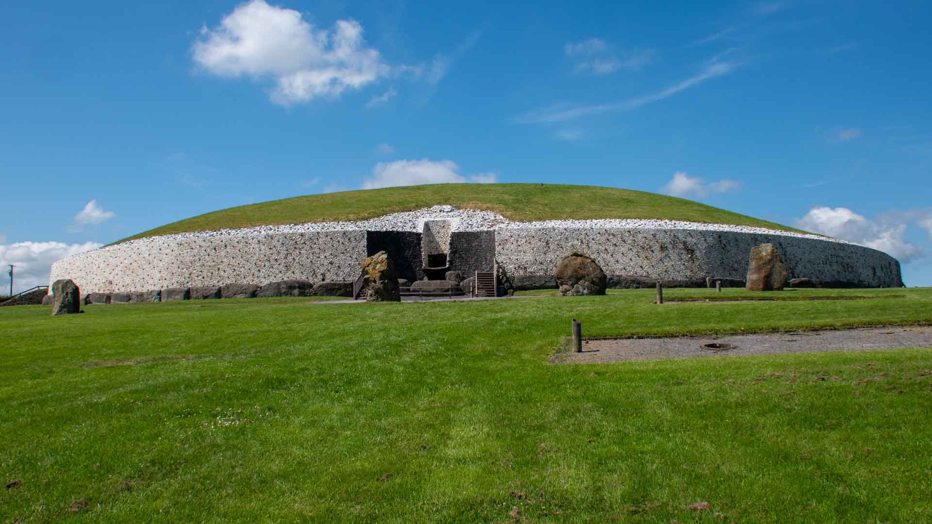 W Newgrange Passage Tomb 2 Monumental Ireland