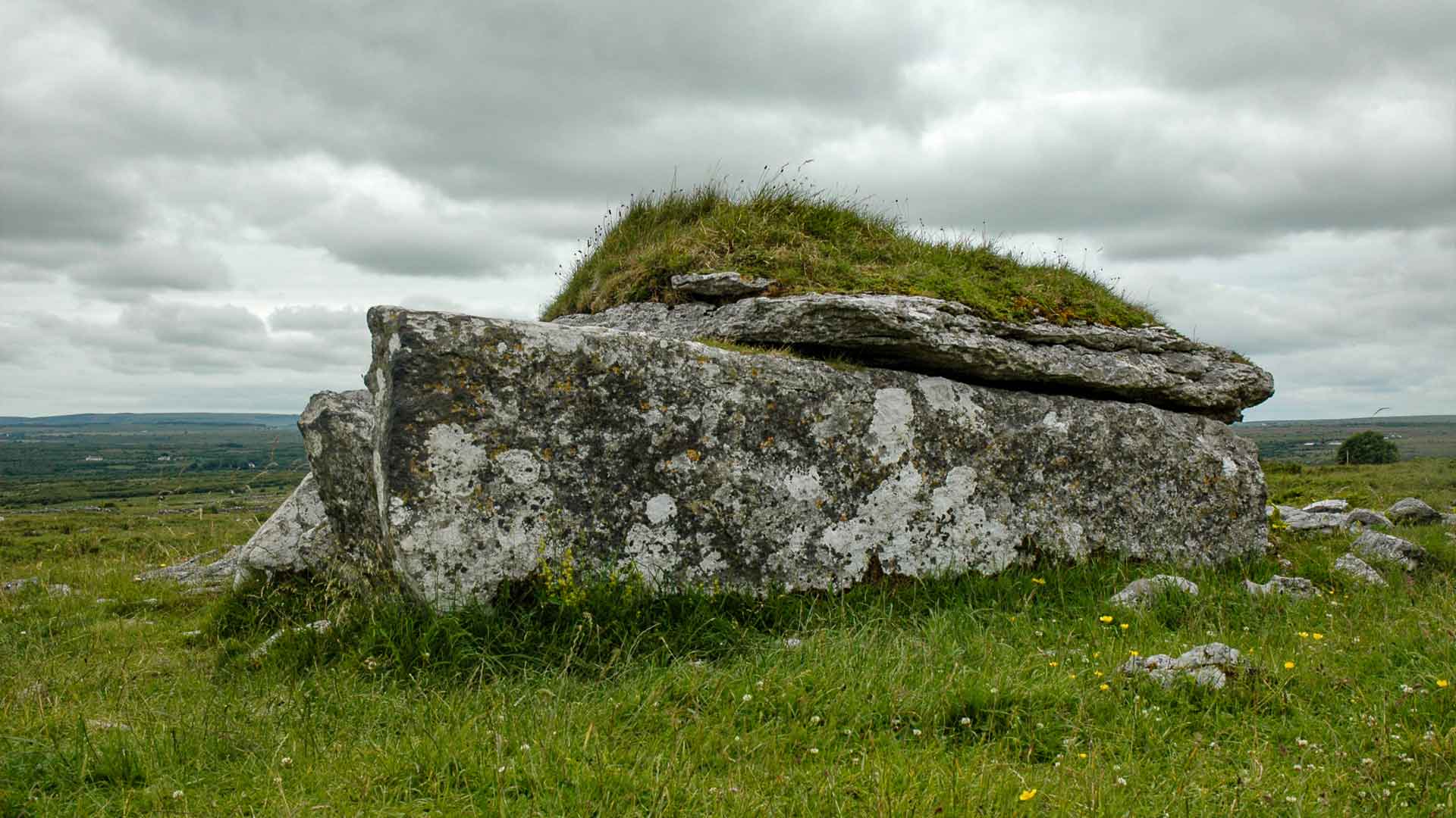 W Parknabinnia Wedge Tomb 1 Monumental Ireland