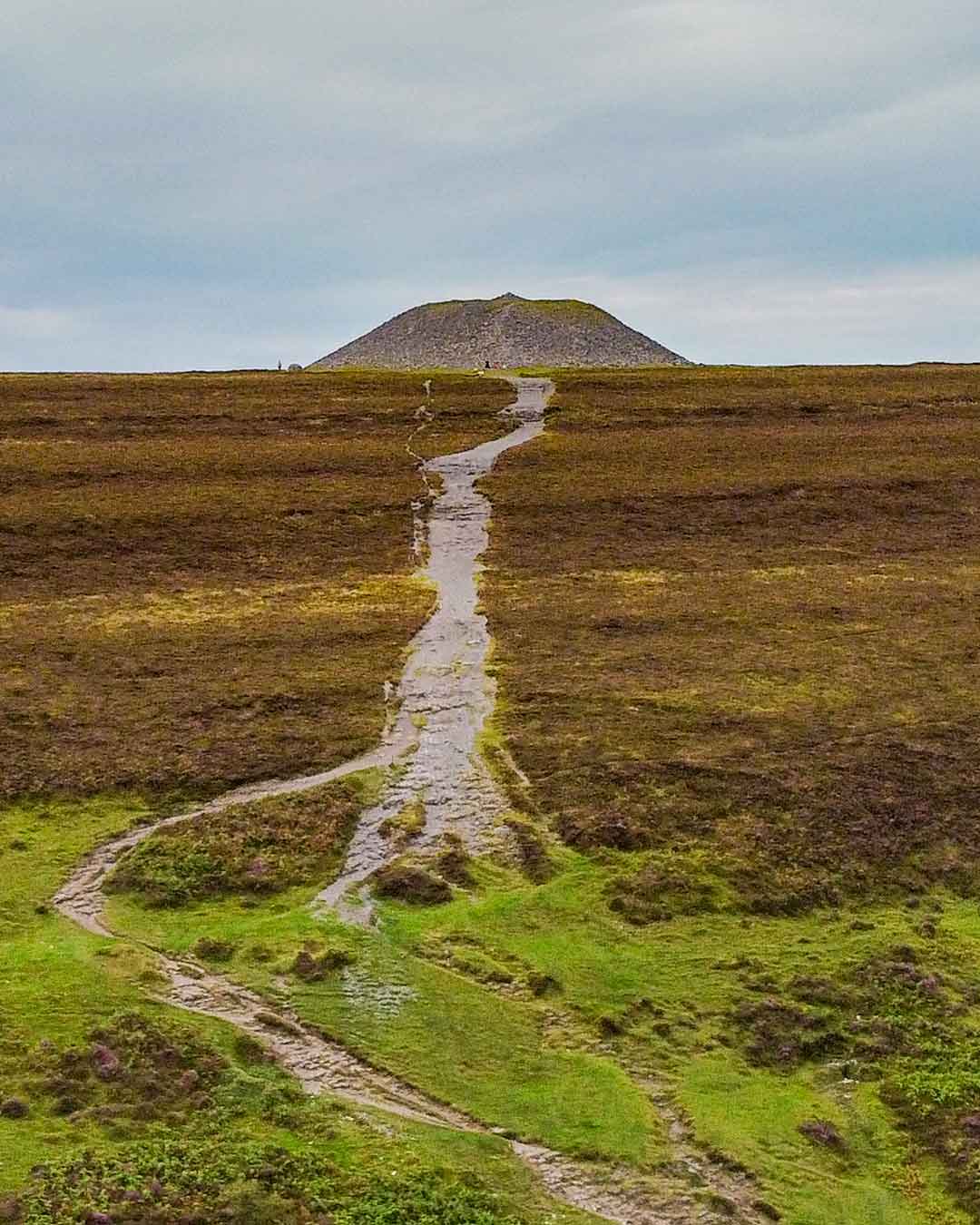 P Knocknarea Maeves Cairn Monumental Ireland