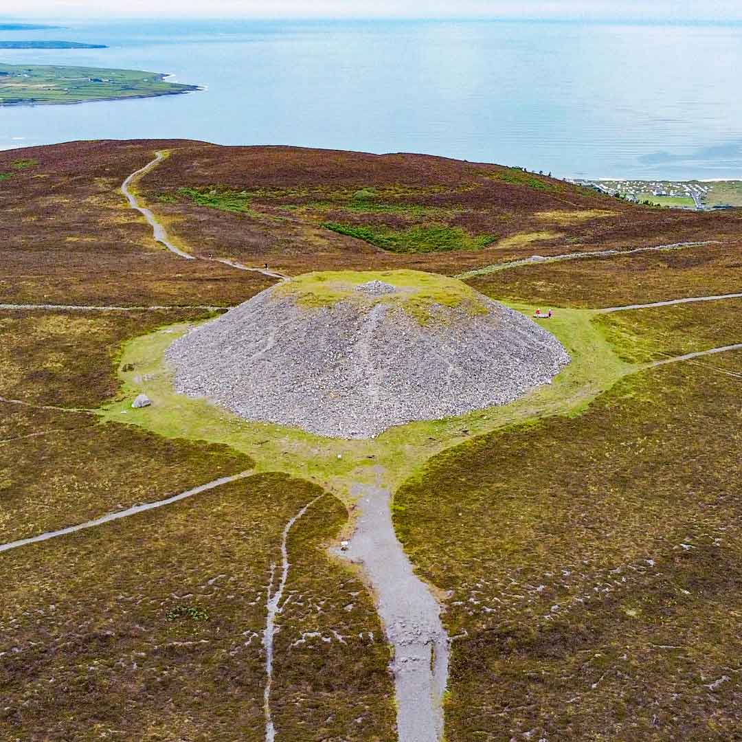Sq Maeves Medb Cairn Monumental Ireland
